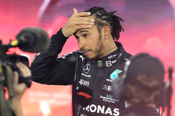 Lewis Hamilton reacciona durante el GP de Abu Dabi
