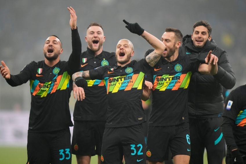 Jugadores del Inter festejando la victoria después del encuentro