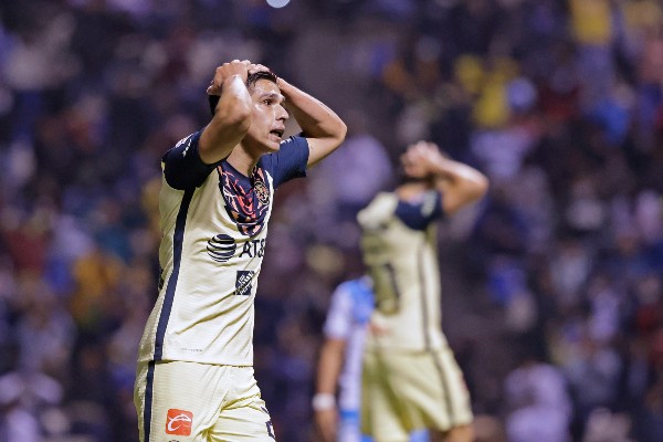 Salvador Reyes del América reacciona durante partido