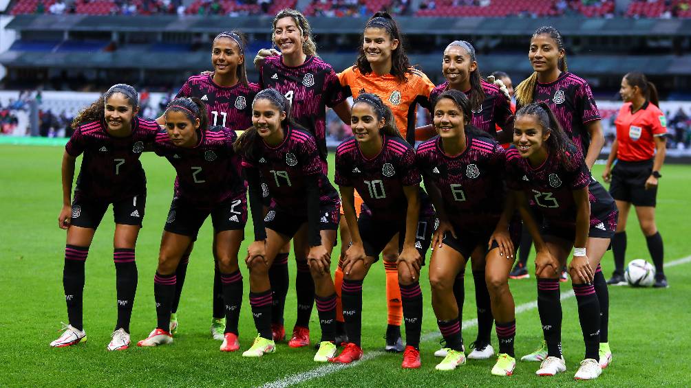 Selección Mexicana Femenil previo a partido en Estadio Azteca