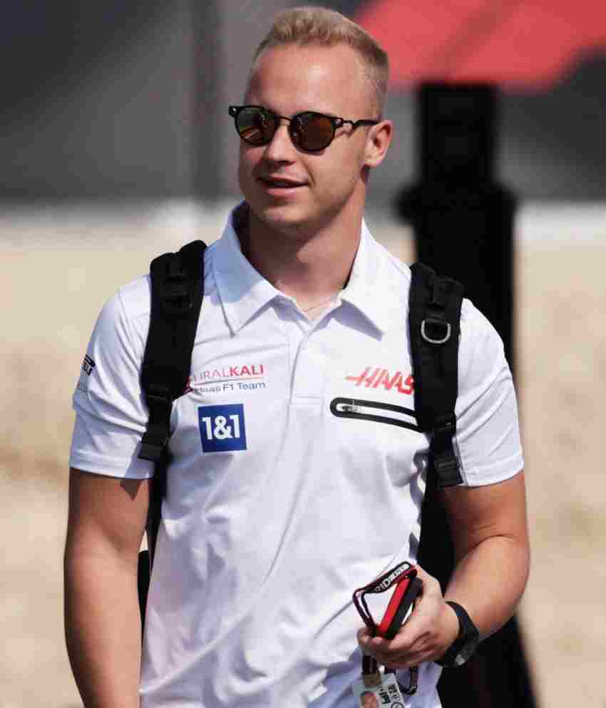 Nikita previo a una carrera en la Fórmula 1