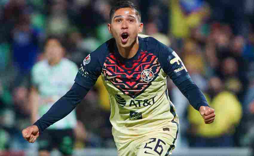 Salvador Reyes celebrando su gol ante Santos 