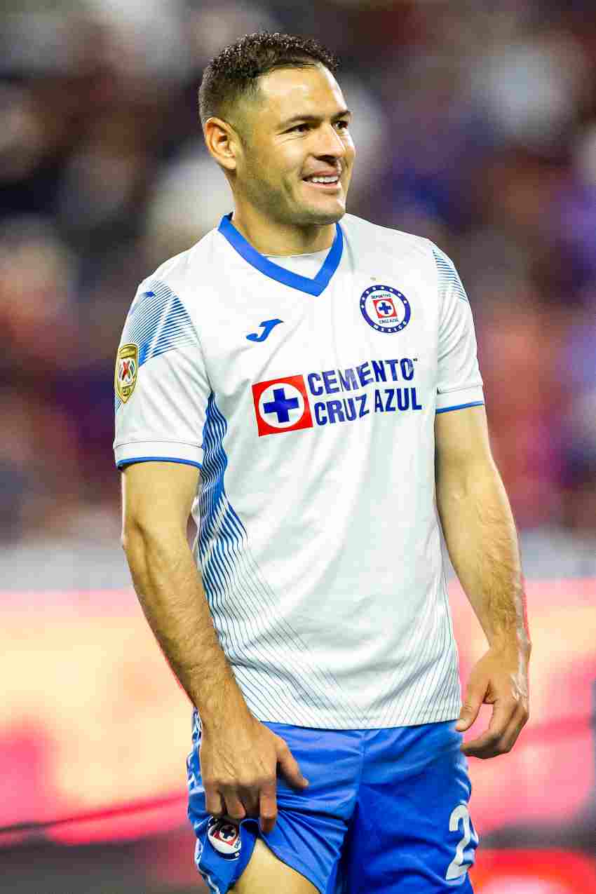 Pablo Aguilar en un partido de Cruz Azul 