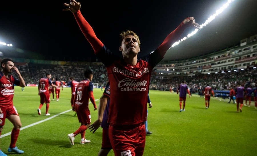 Cristian Calderón festeja el gol de empate momentáneo