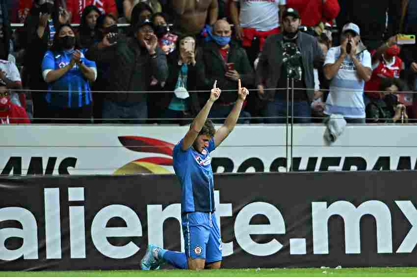 Santi Giménez anotó doblete ante Toluca 