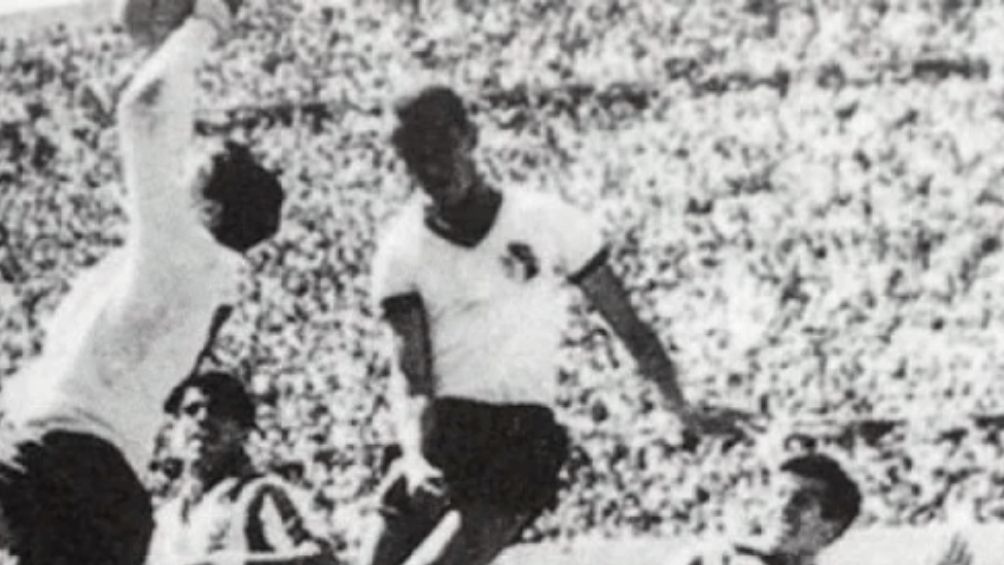 González enfrentando a Chivas