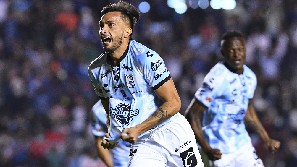 Maximiliano Perg celebrando gol con Querétaro ante Toluca