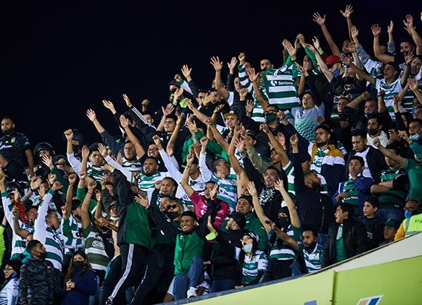 Aficionados de Santos en un partido