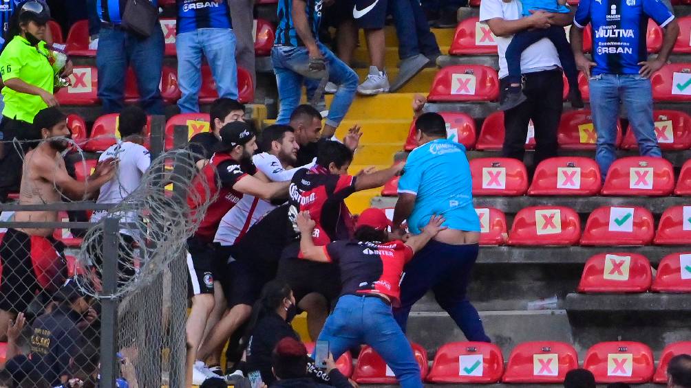 Trifulca en el Estadio Corregidora entre aficionados de Querétaro y Atlas