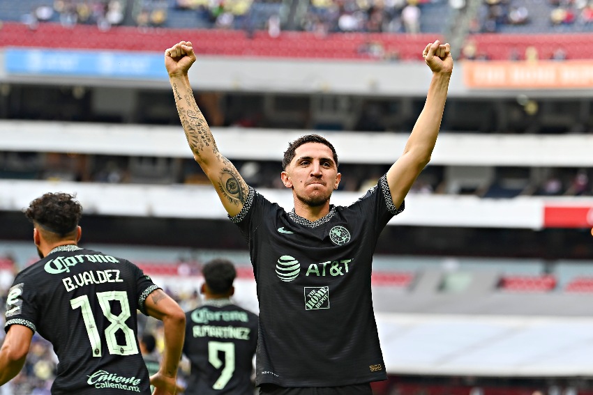 Diego Valdes celebrando su gol vs Toluca