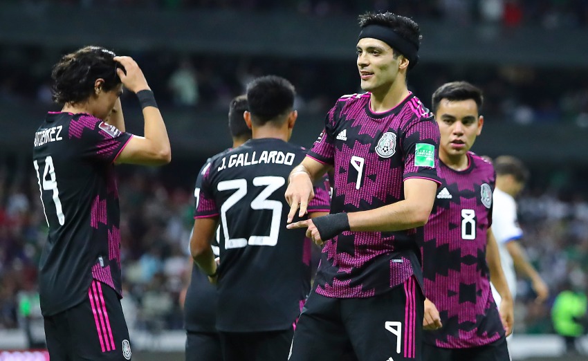 Raúl Jiménez tras anotar gol a favor de México en contra de El Salvador