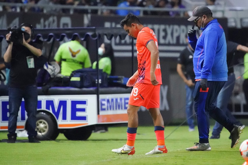 Carlos Rodríguez salió lesionado del juego ante Mazatlán
