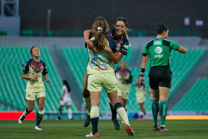 América Femenil celebrando un gol 