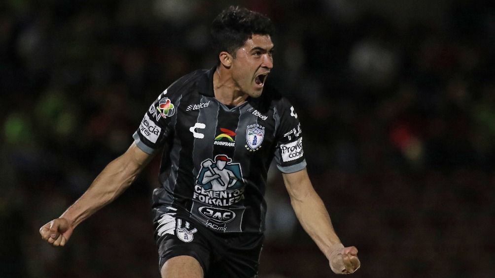 Nicolás Ibáñez celebrando gol con Pachuca en partido ante FC Juárez
