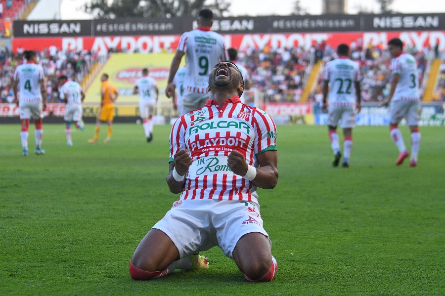 Rodrigo Aguirre celebra gol vs Tigres