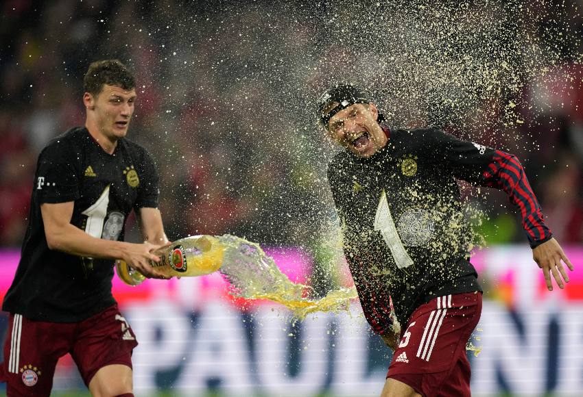 Müller celebrando el décimo título del Bayern