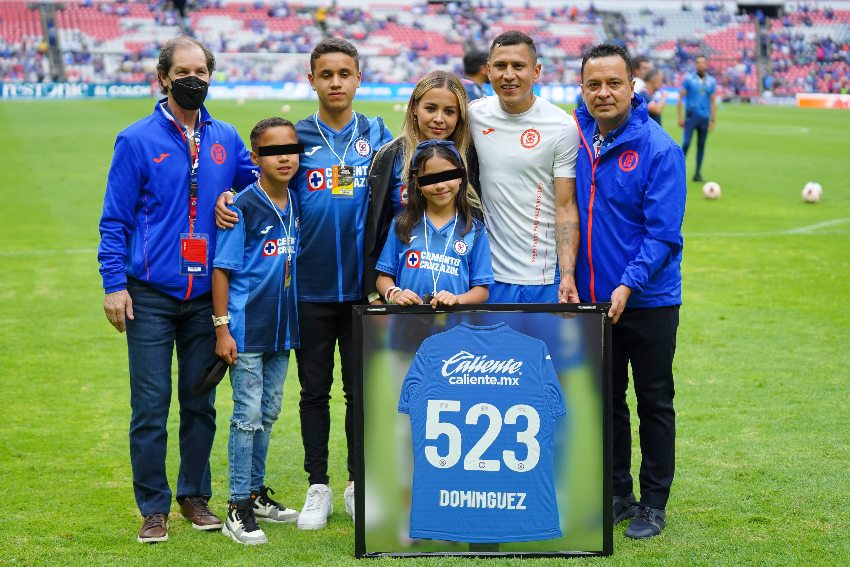 Cata Domínguez fue homenajeado por sus 523 partidos con Cruz Azul
