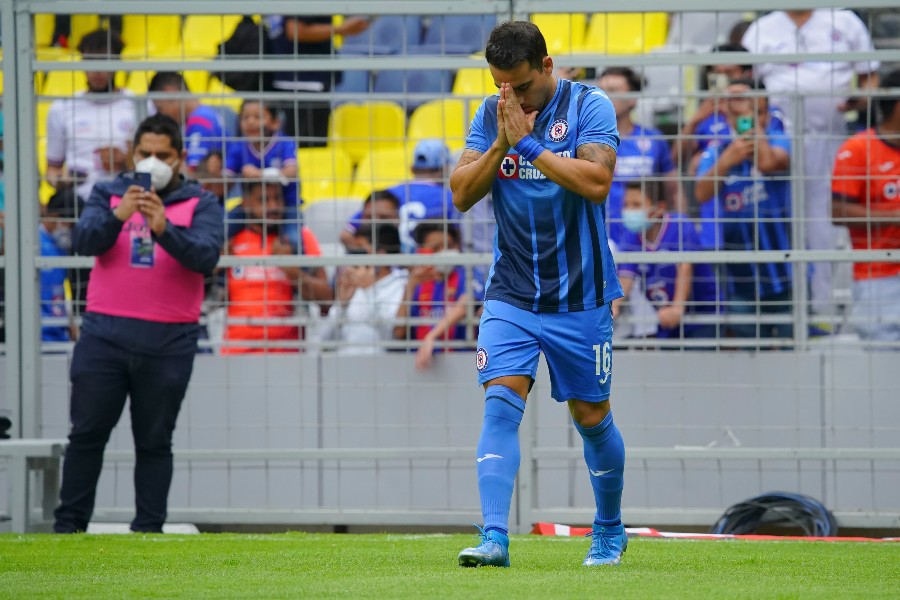 Adrián Aldrete durante un partido con Cruz Azul