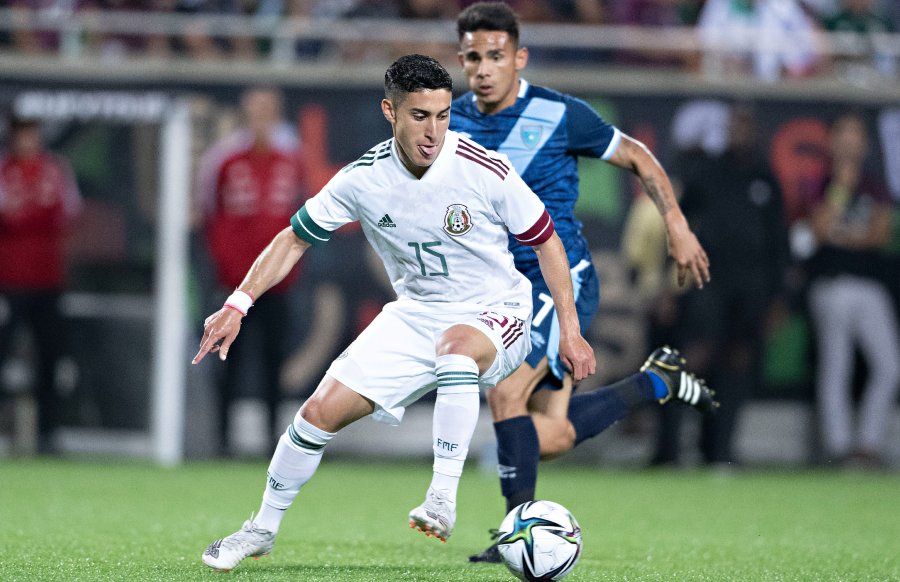 Alejandro Zendejas en juego ante Guatemala