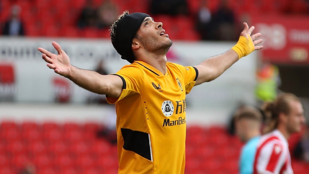 Raúl Jiménez festejando gol con Wolverhampton