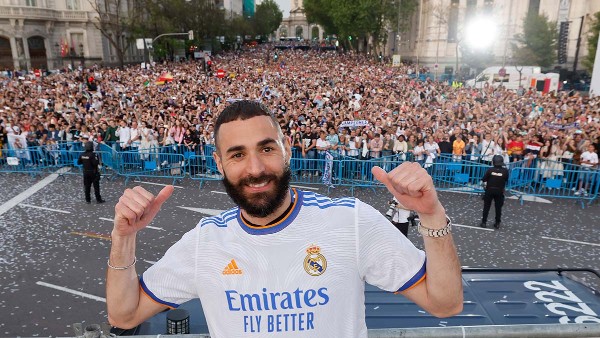 Karim Benzema celebra con el Real Madrid