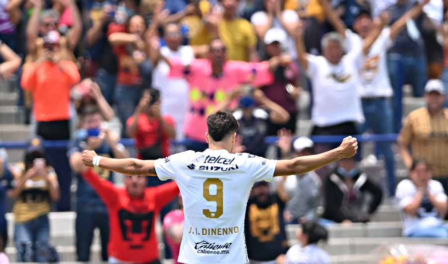 Juan Ignacio Dinenno celebra gol ante Pachuca