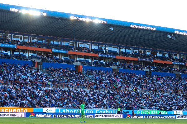 Afición en el Estadio Hidalgo