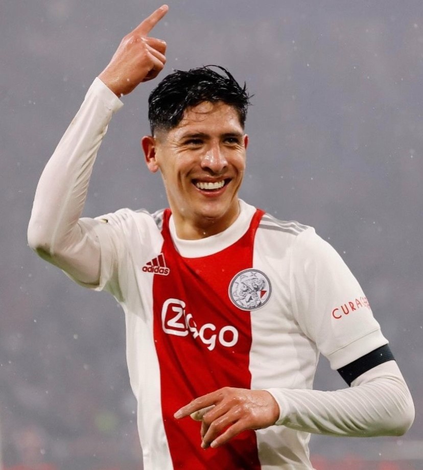 Edson festejando gol con el Ajax en la Eredivisie