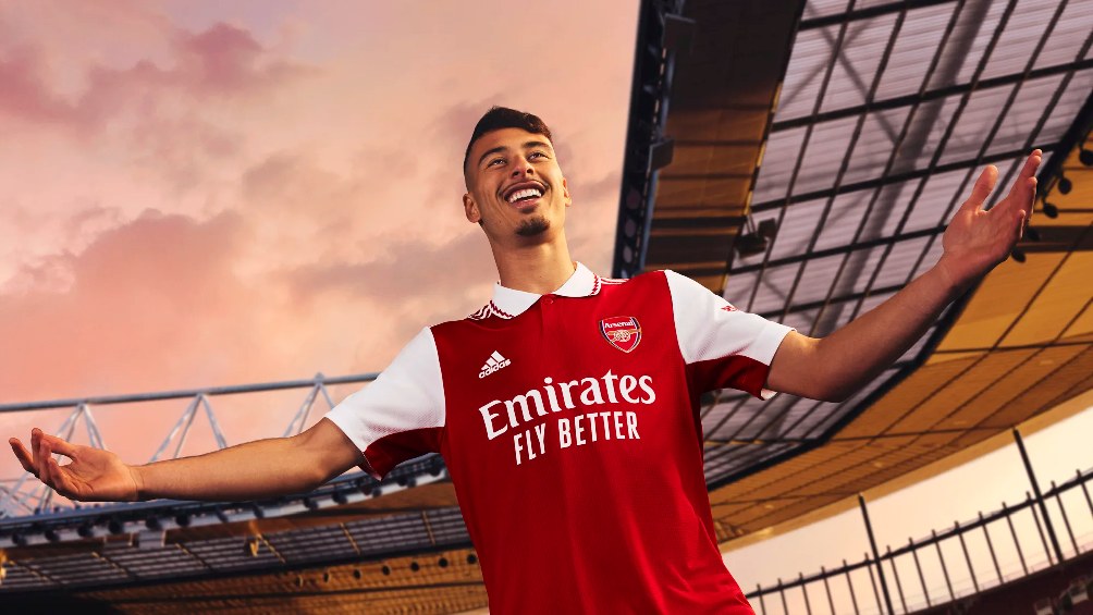 Arsenal presentó su nuevo uniforme de local para Temporada 2022/2023
