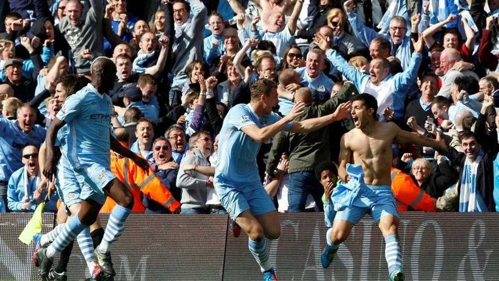Kun Agüero festejando gol con el Manchester City en el 2012
