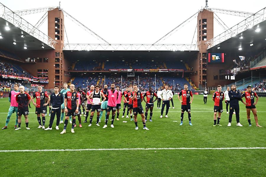 Jugadores del Genoa tras último partido en Serie A