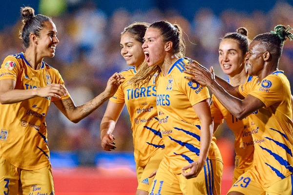 Tigres Femenil festeja tras marcar un gol