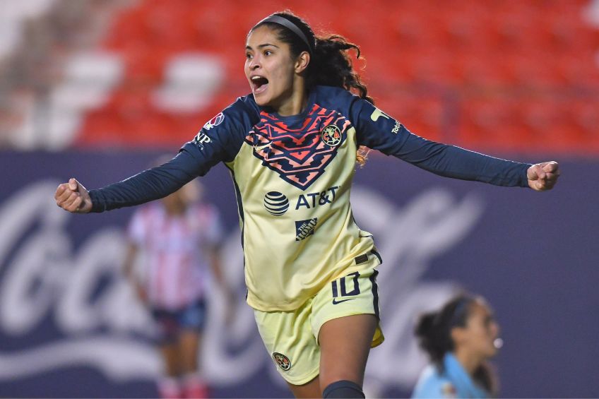 Daniela Espinosa festejando un gol