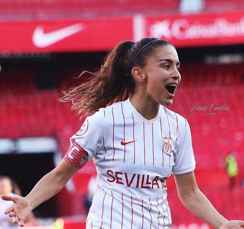 Isabella Echeverri en festejo de gol