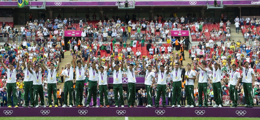Selección Mexicana celebrando el Oro en Londres 2012