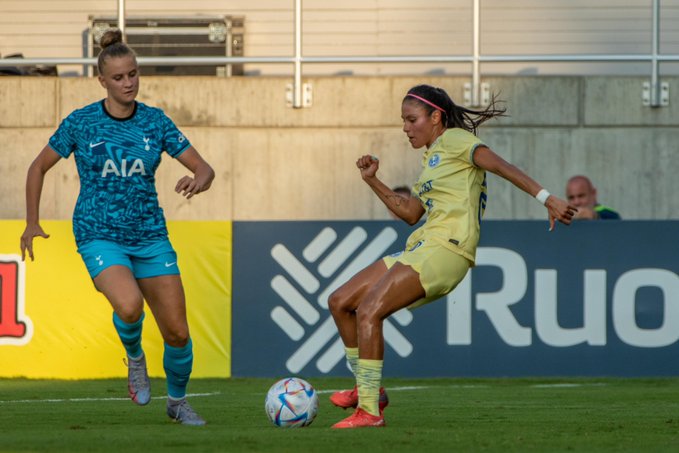 América jugando contra el Tottenham en la Women's Cup