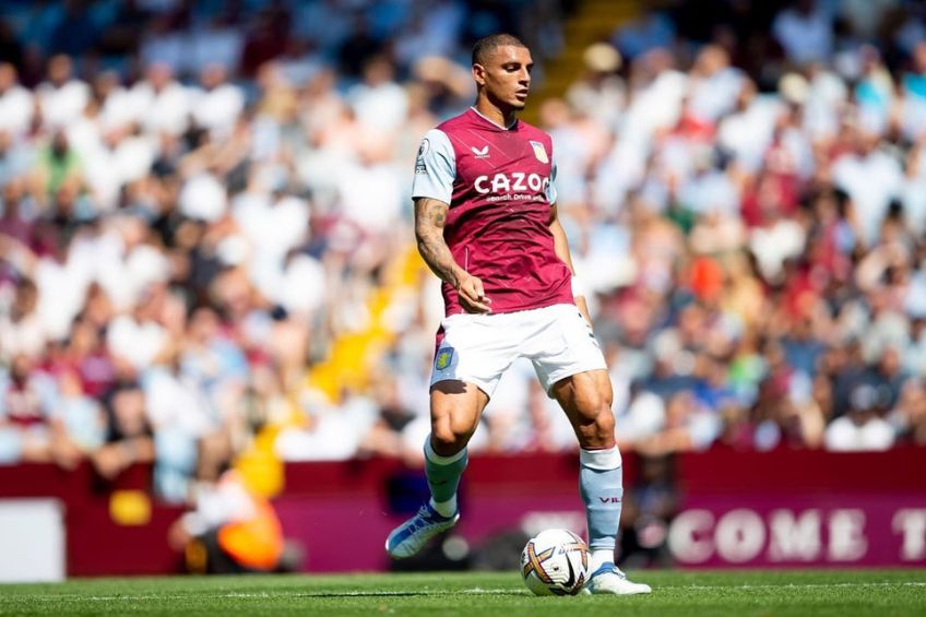 Diego Carlos durante un partido del Aston Villa