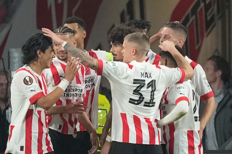 Jugadores del PSV en festejo de gol