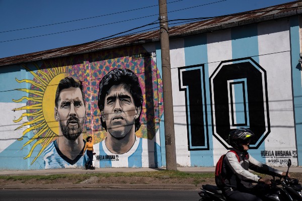 Mural de Messi y Maradona en Buenos Aires, Argentina