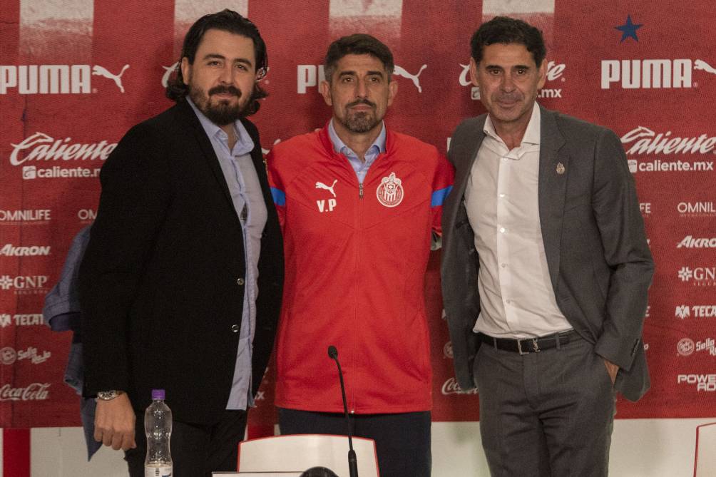 Amaury Vergara inicia una nueva era en Chivas con Fernando Hierro 