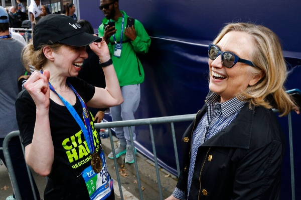La hija de Hilary Clinton participó y completó el circuito 