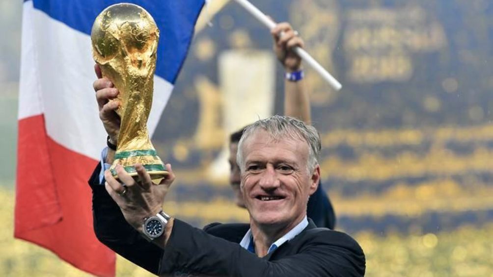 Deschamps levantando la Copa en Rusia 2018