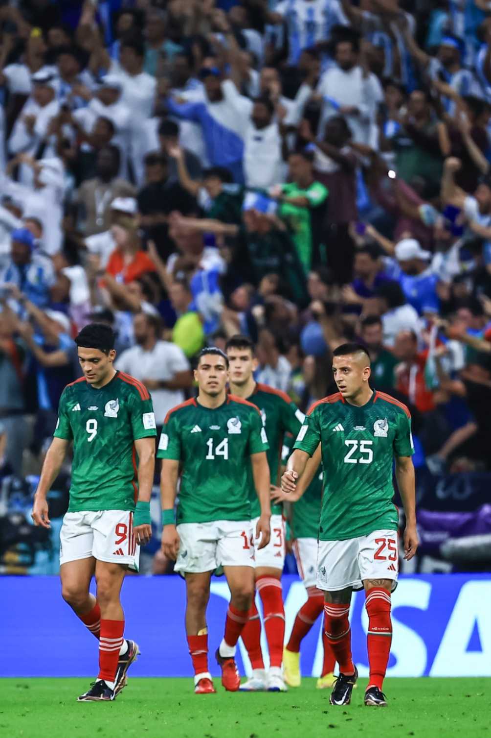 Mexicanos tristes por derrota contra Argentina