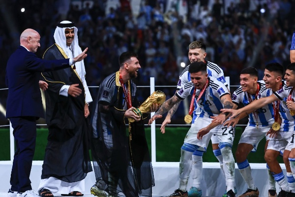 Messi se encargó de recibir la Copa