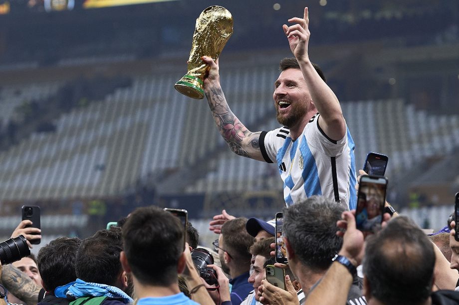 Lionel Messi levantó la Copa del Mundo 