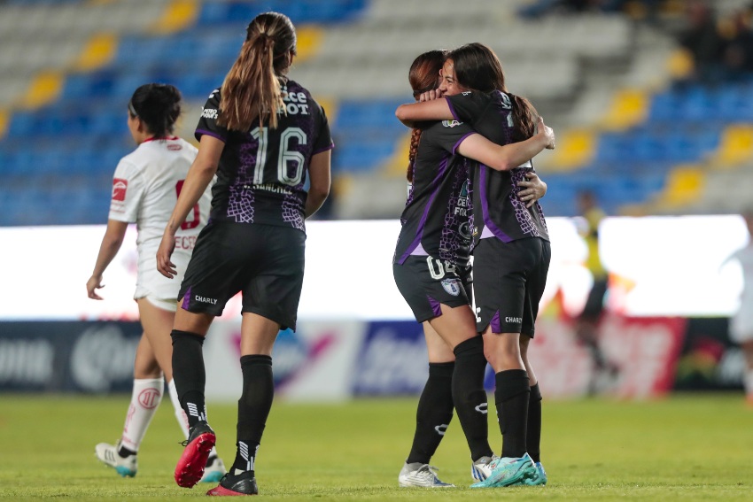 Pachuca Femenil en celebración de gol