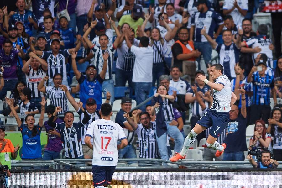 Conjunto de Monterrey festejando gol 