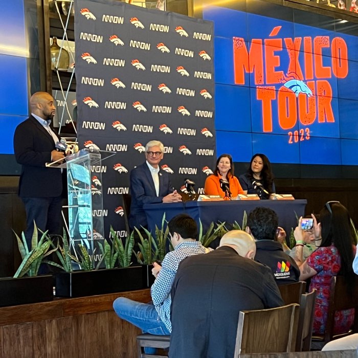 Conferencia de prensa de Denver Broncos en México