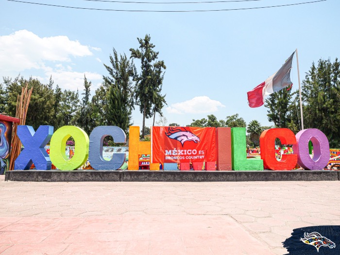Bandera de los Broncos en Xochimilco