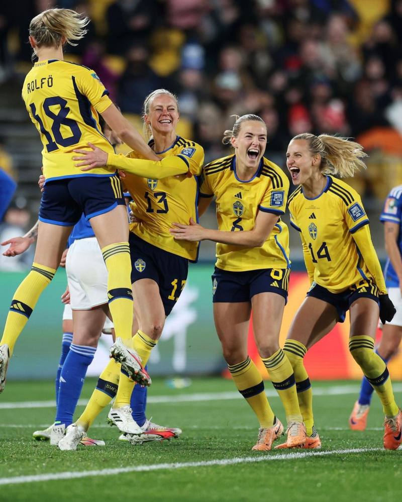 Jugadoras de Suecia celebrando la victoria 